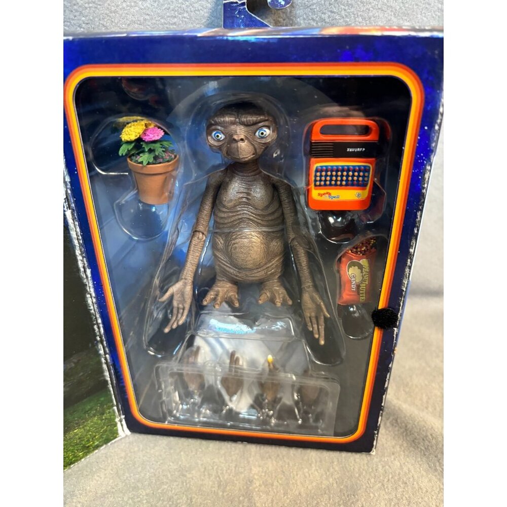 NECA - E.T. - 40th Anniversary E.T. Ultimate 7 Action Figure New With Box - Picture 3 of 8